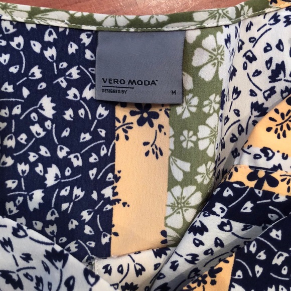 Cross Cross Back Floral Dress - Picture 3 of 4